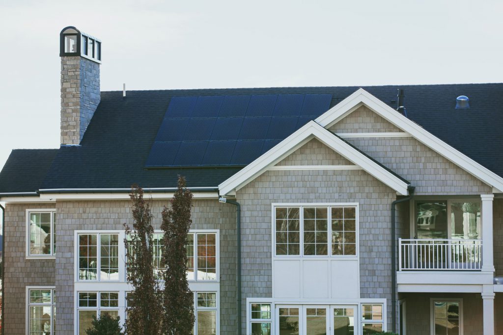 duurzaam zonnehuis met zonnepanelen